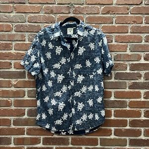 Turtle patterned button down